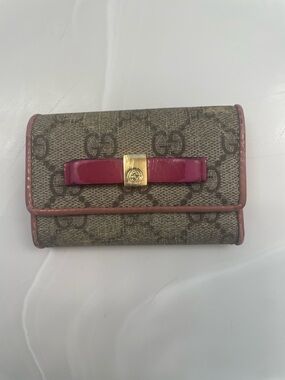 Gucci Brown Monogram Canvas Keyholder w/Pink Trim & Bow